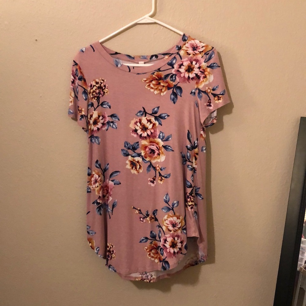 Short sleeve floral blouse